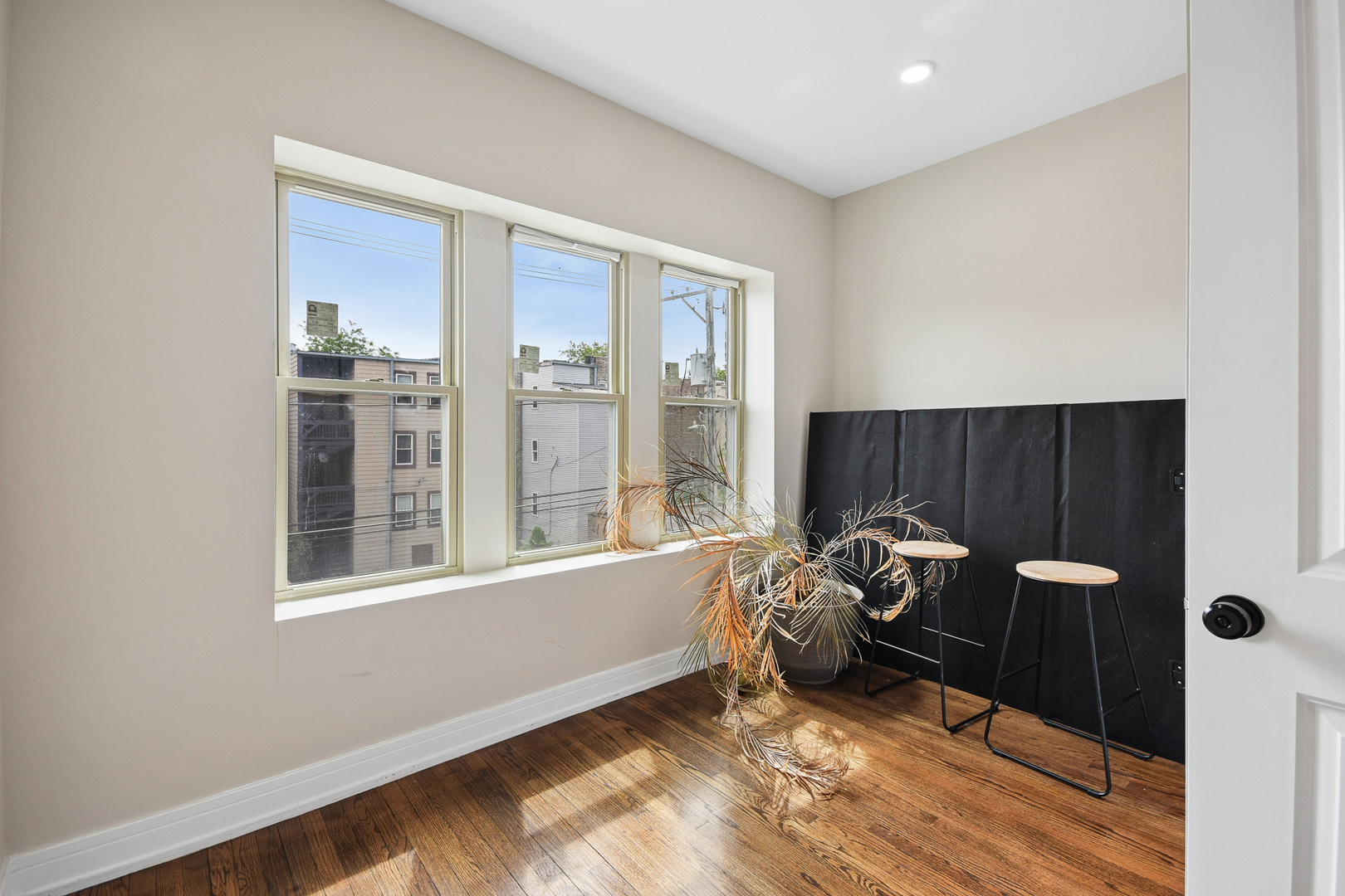 6835 S Clyde Avenue Property Photo 11