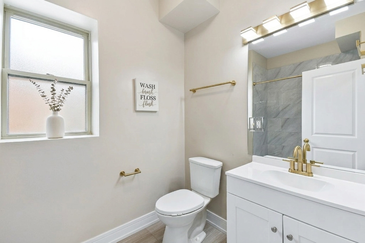 6835 S Clyde Avenue Property Photo 18