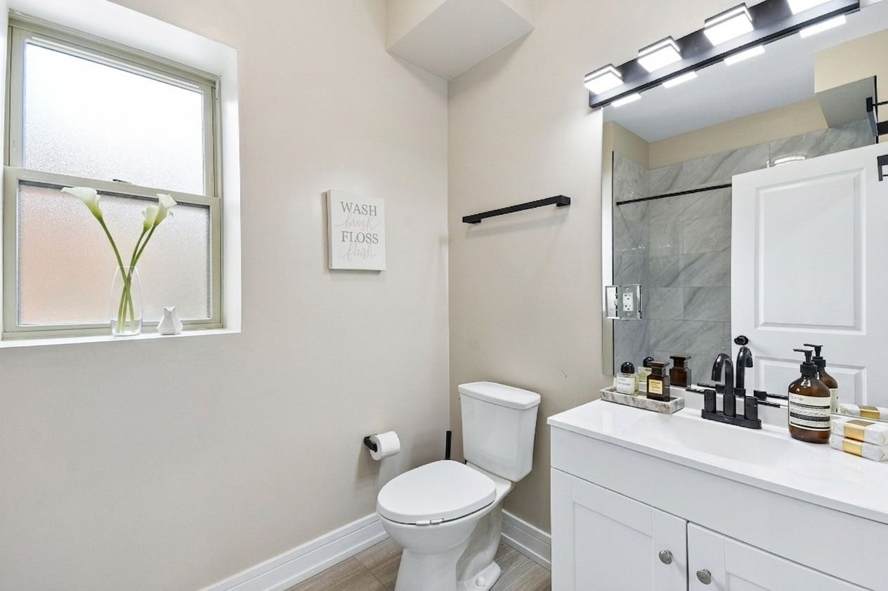 6835 S Clyde Avenue Property Photo 28