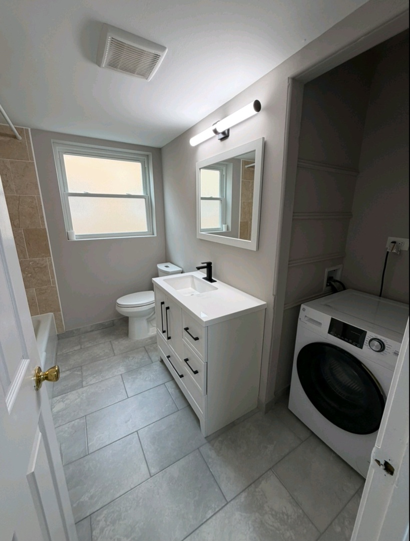 1407 Roosevelt Road B Property Photo 2