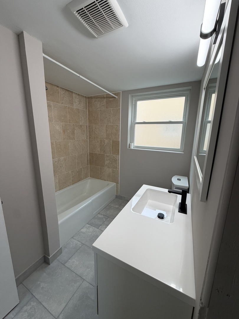 1407 Roosevelt Road B Property Photo 5