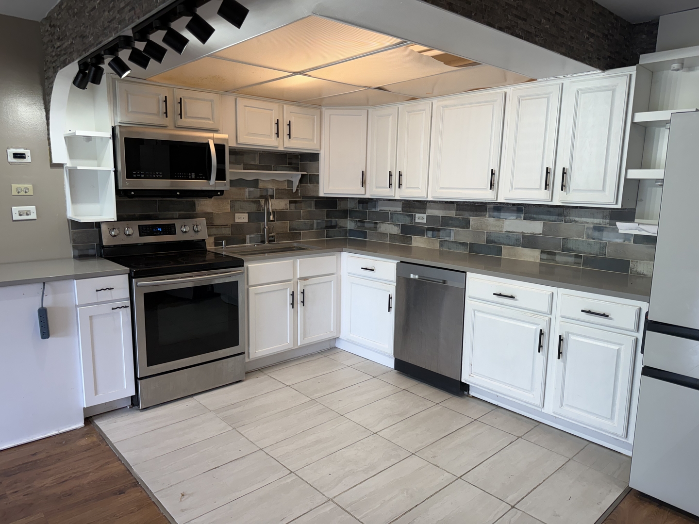 6700 S Brainard Avenue 411 Property Photo 2