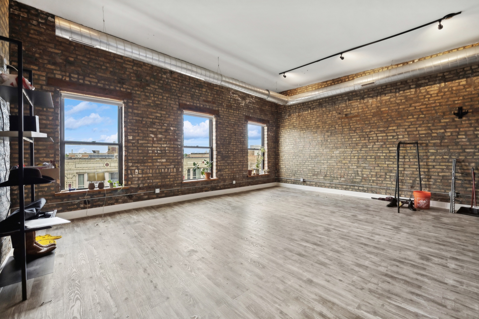 1572 N Milwaukee Avenue F Property Photo 2