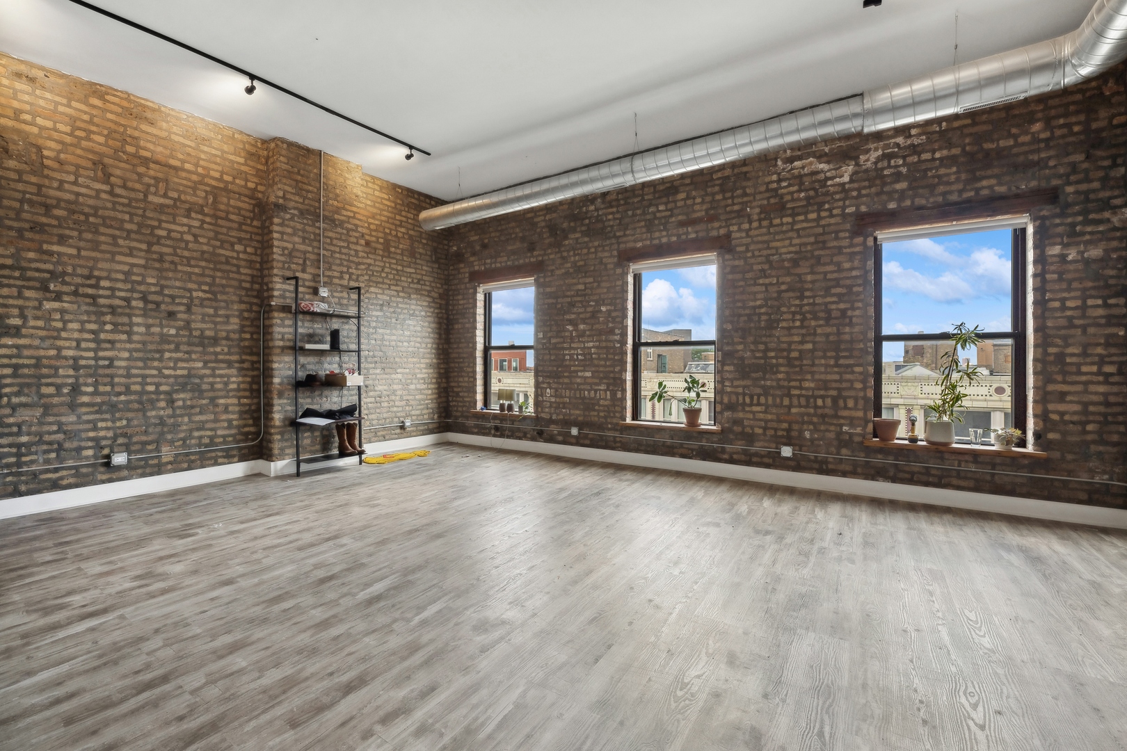 1572 N Milwaukee Avenue F Property Photo 3
