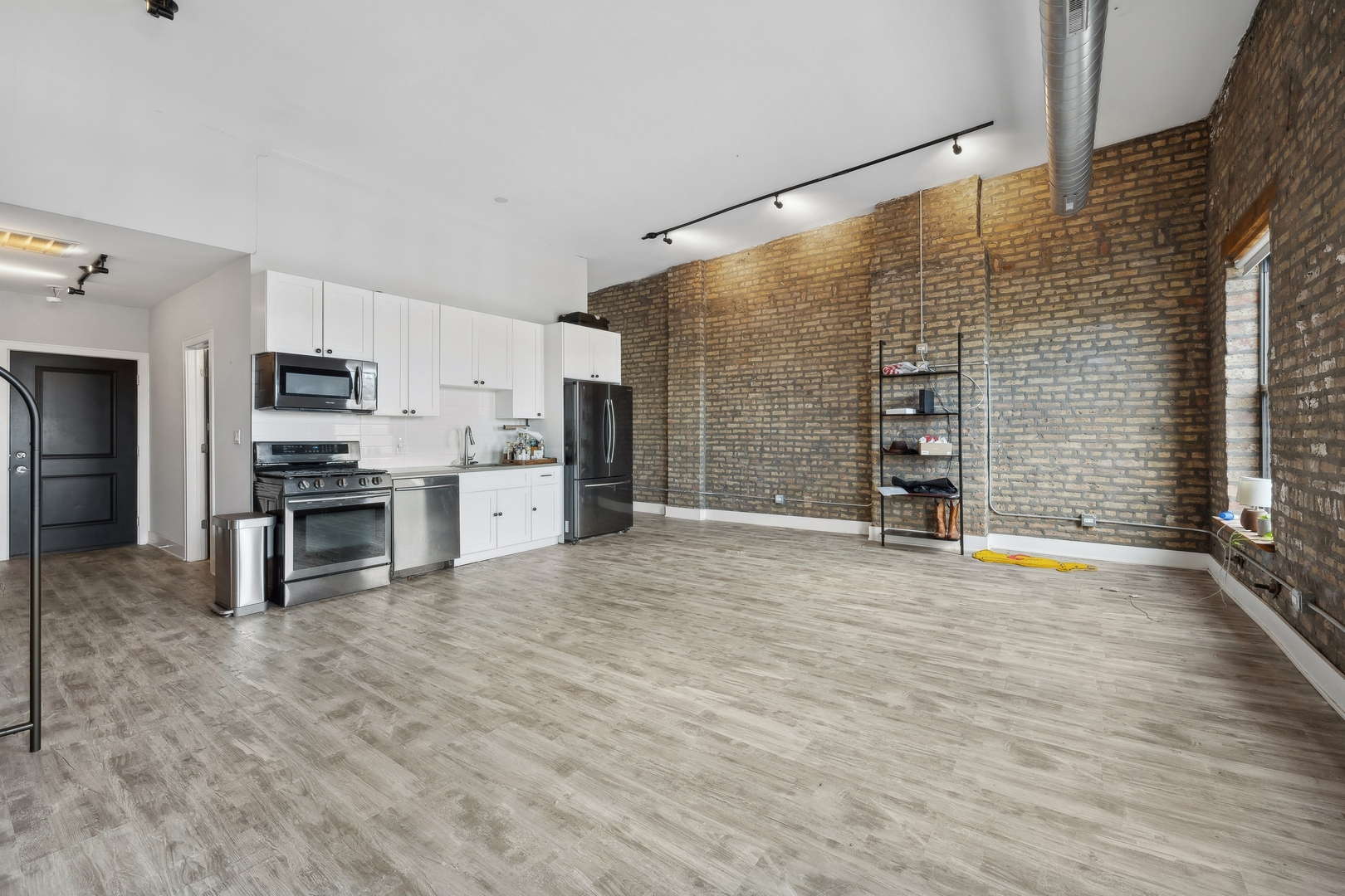 1572 N Milwaukee Avenue F Property Photo 4