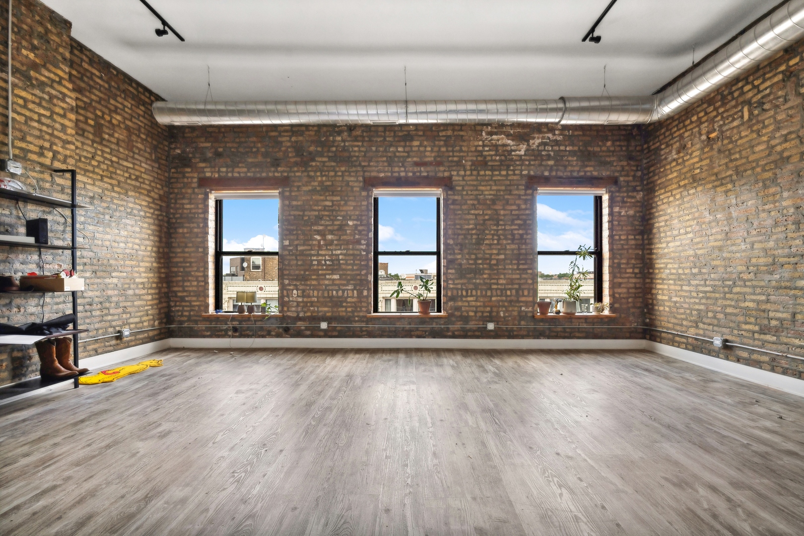 1572 N Milwaukee Avenue F Property Photo 5