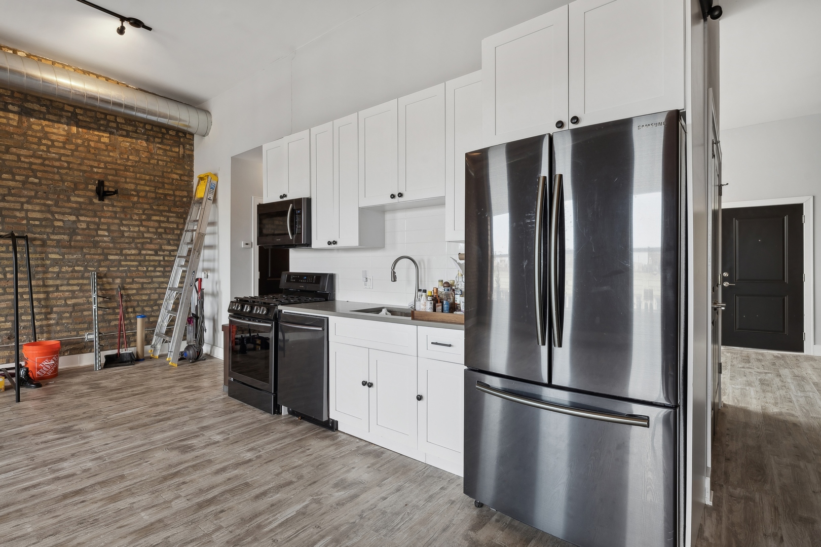 1572 N Milwaukee Avenue F Property Photo 6