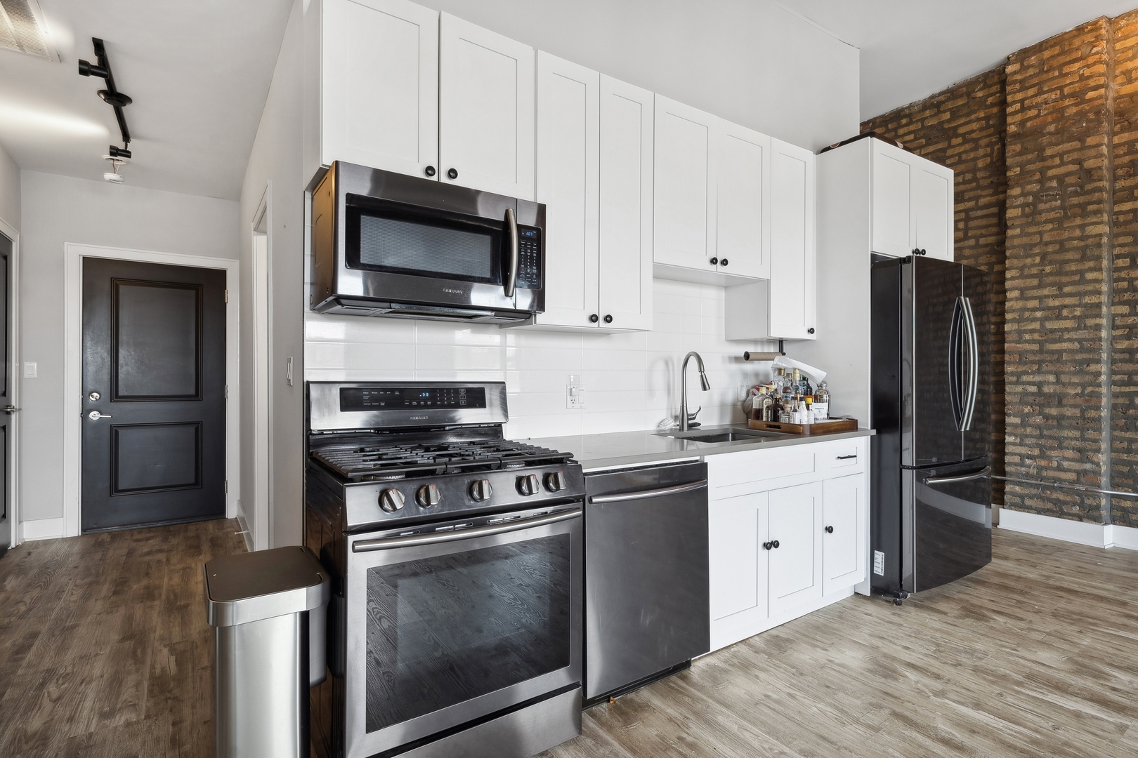 1572 N Milwaukee Avenue F Property Photo 7