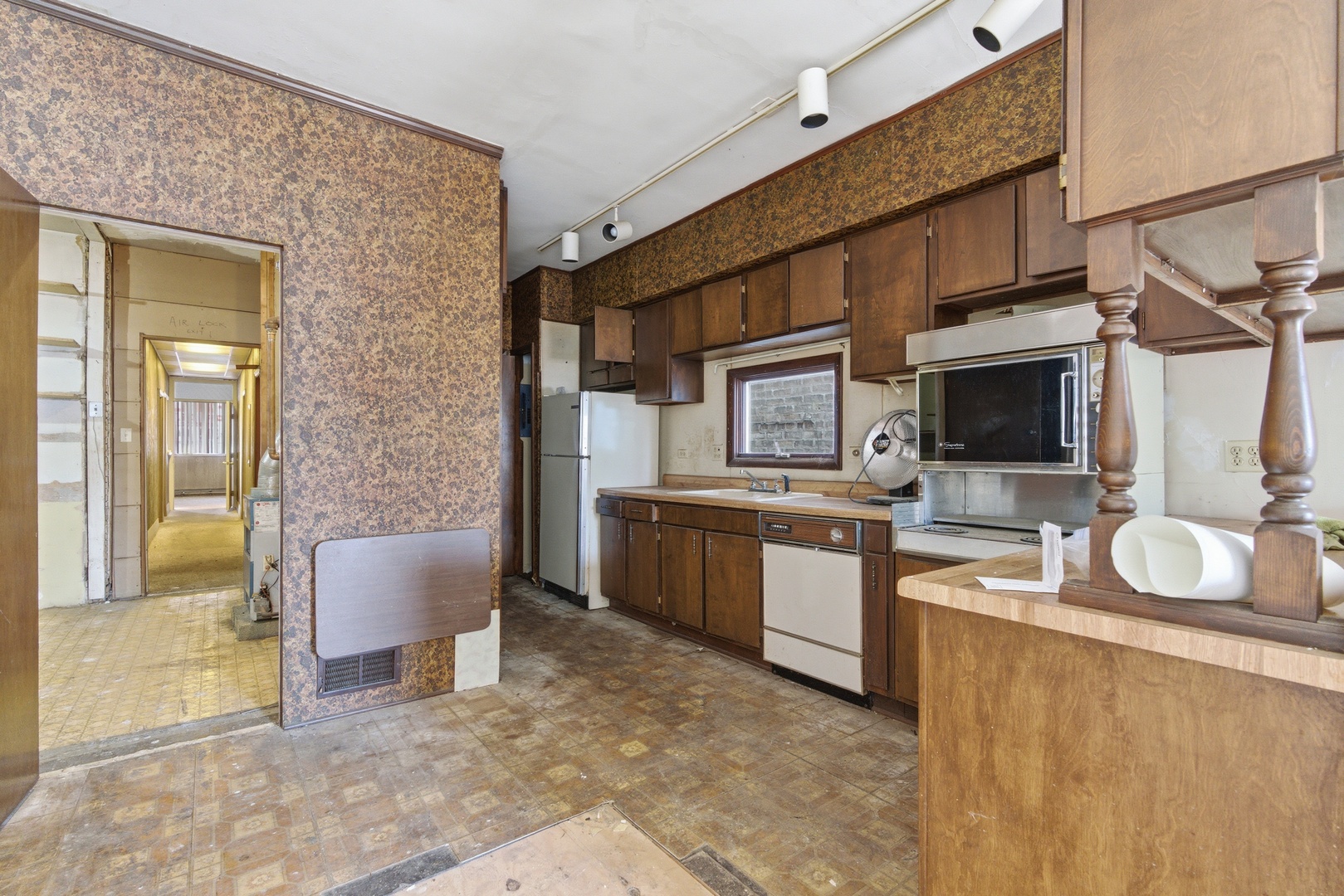 2643 W 51st Street Property Photo 4