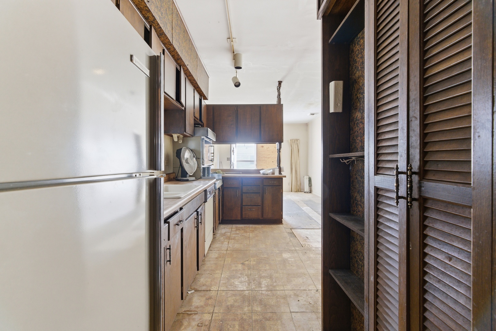 2643 W 51st Street Property Photo 5