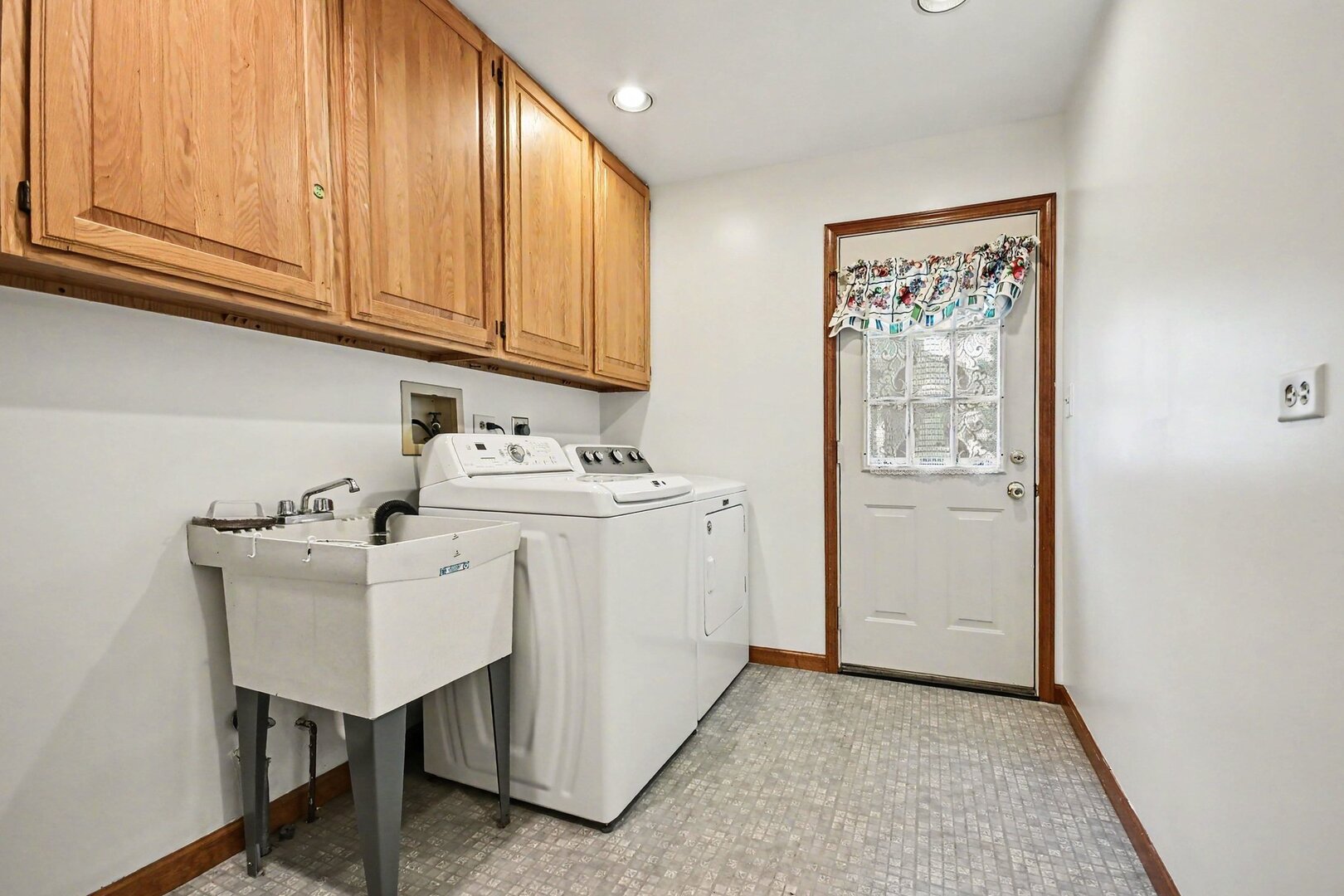 7221 Webster Street Property Photo 24