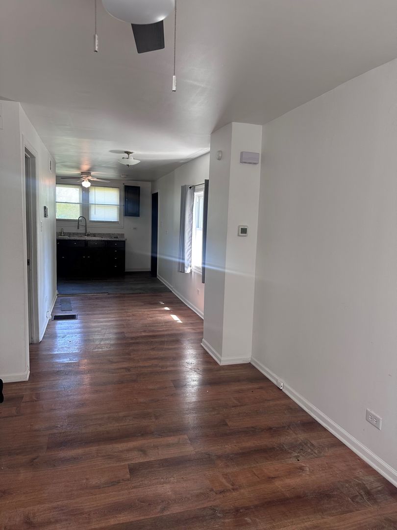 526 E 154th Place Property Photo 3