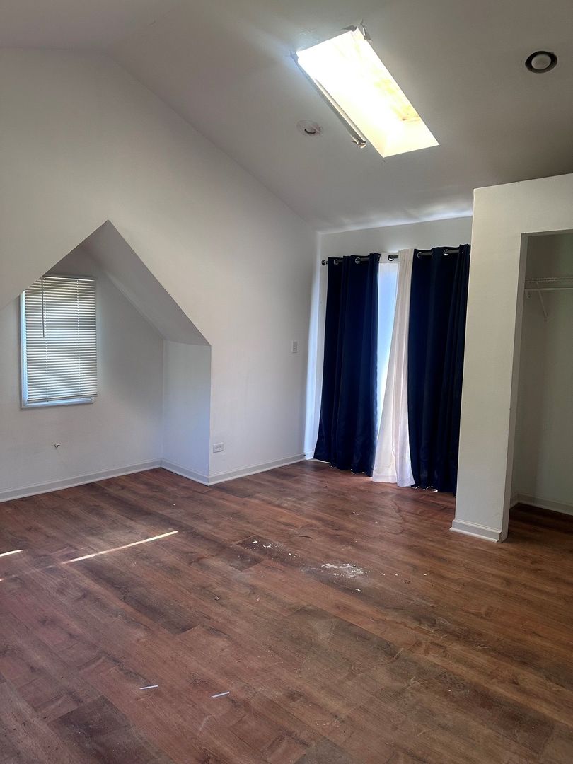 526 E 154th Place Property Photo 10
