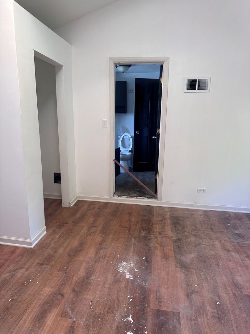 526 E 154th Place Property Photo 11