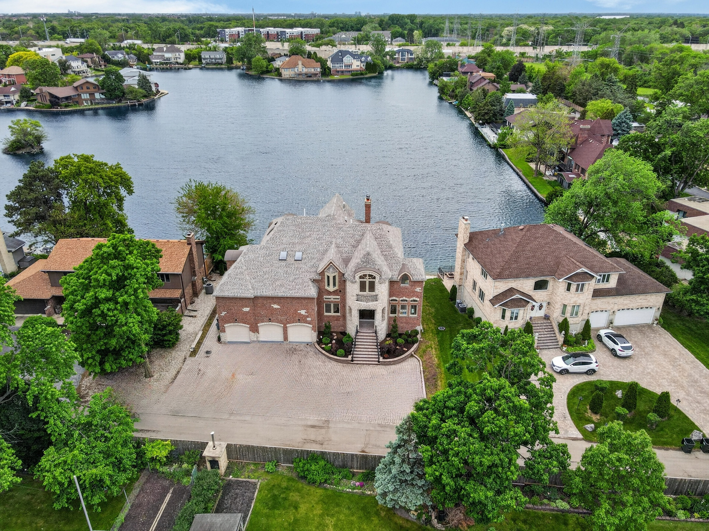 9609 Reding Circle Property Photo 3