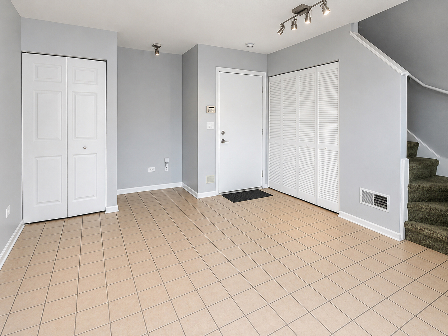 4851 N Pulaski Road Property Photo 18