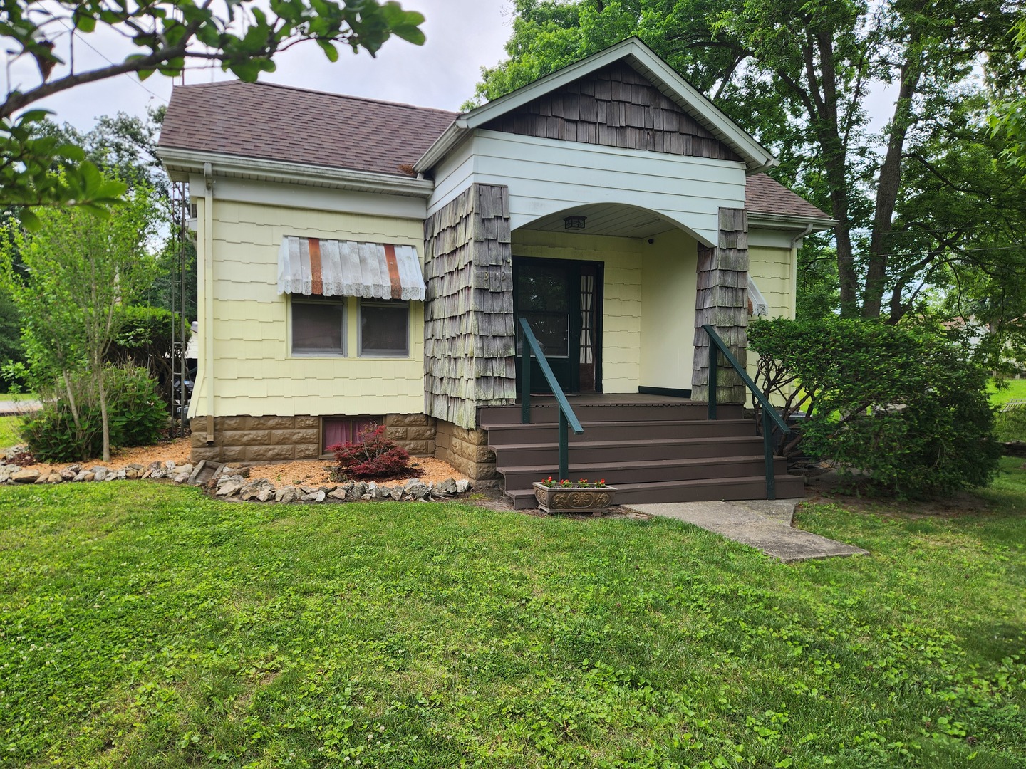 312 N Beaucoup Street Property Photo 1