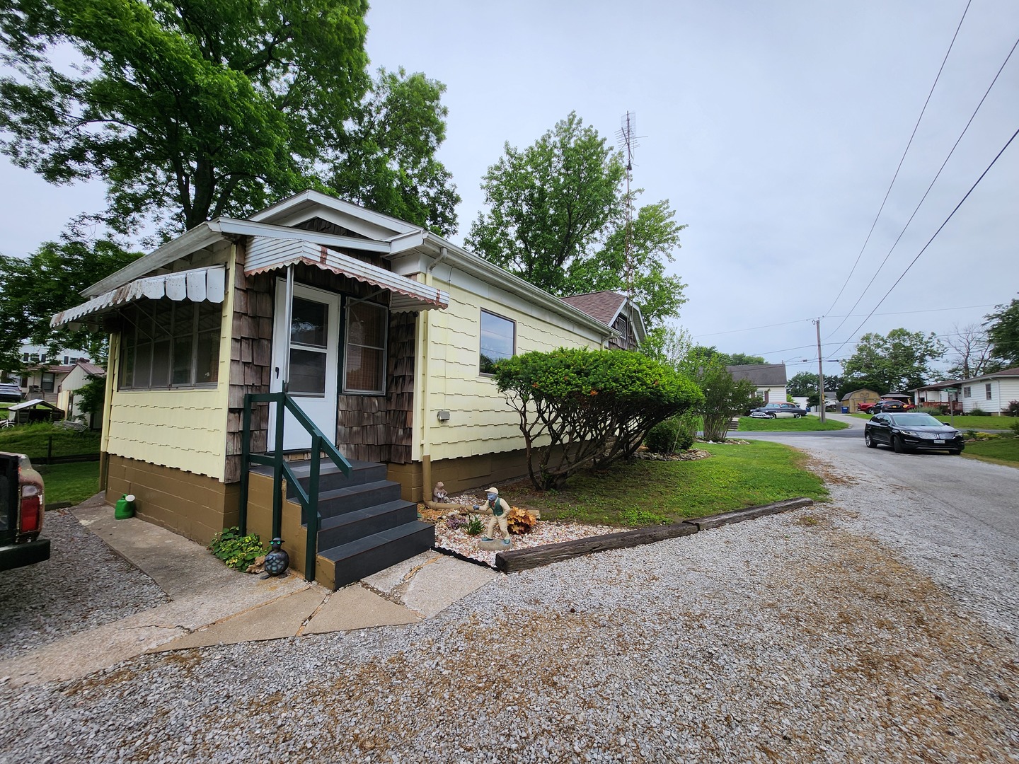 312 N Beaucoup Street Property Photo 6