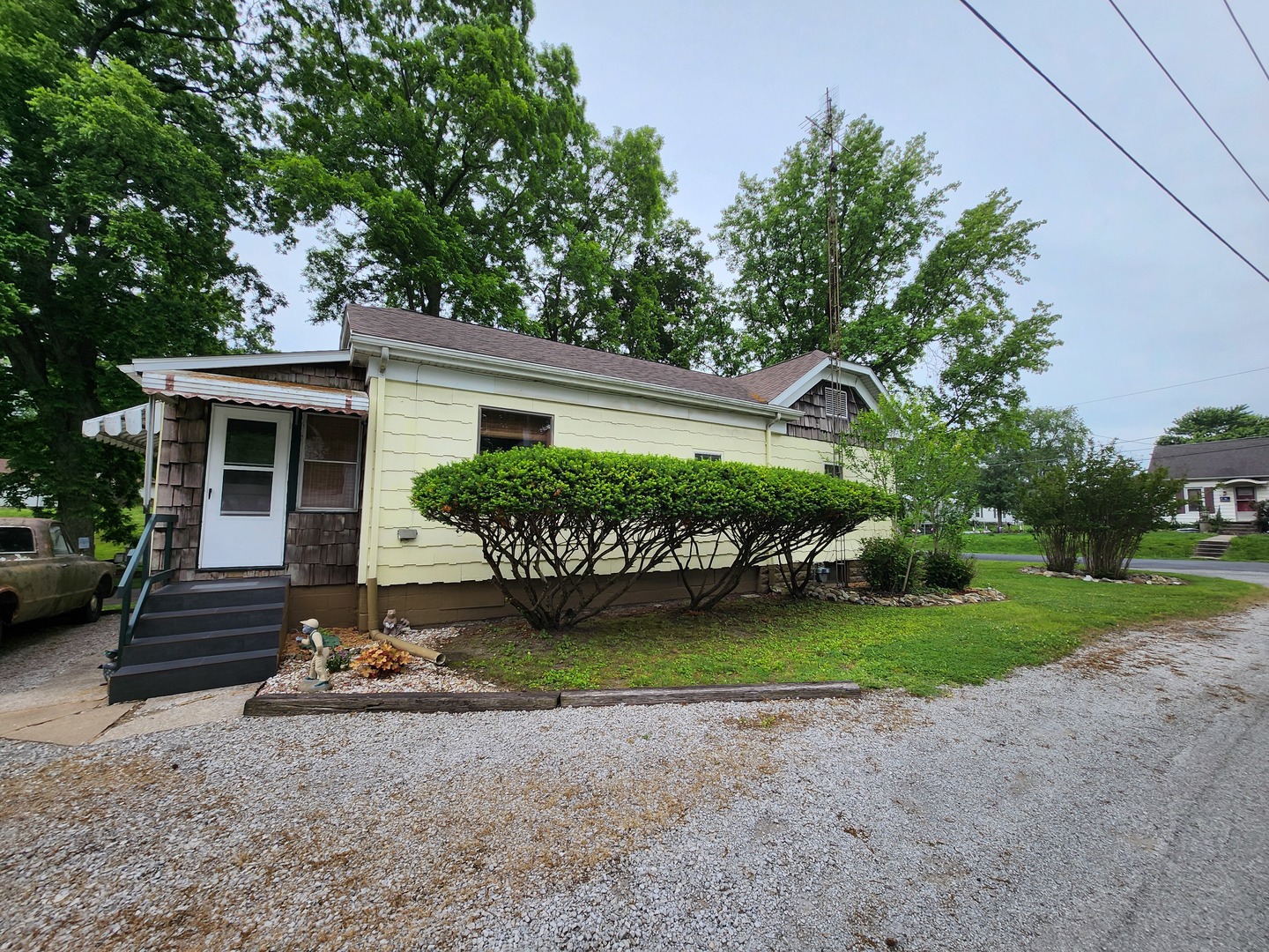 312 N Beaucoup Street Property Photo 7