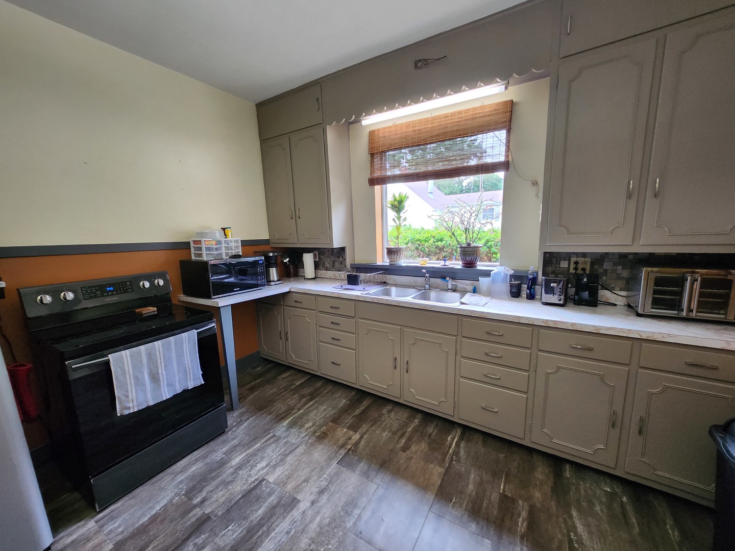 312 N Beaucoup Street Property Photo 9