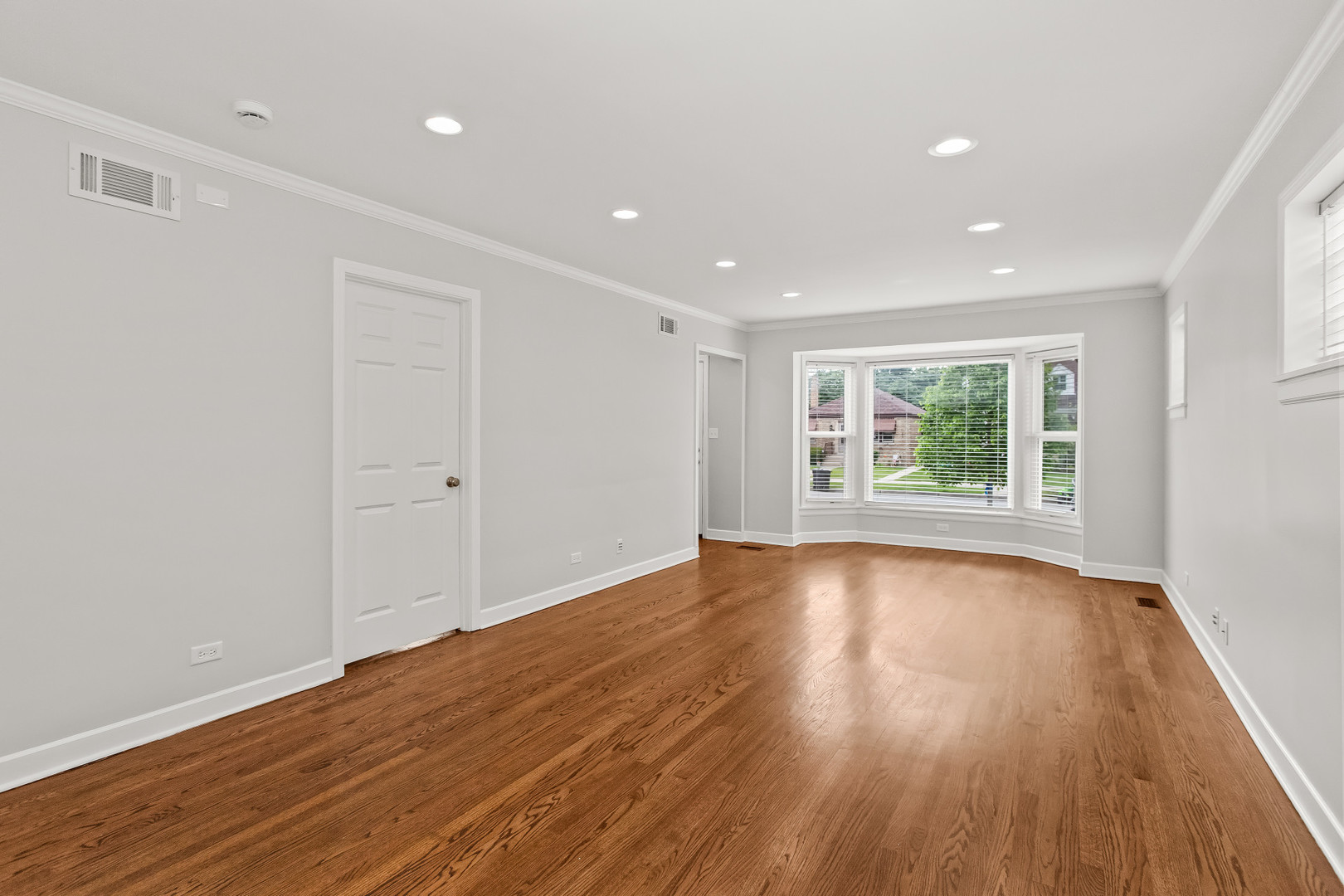 7254 N Osceola Avenue Property Photo 3