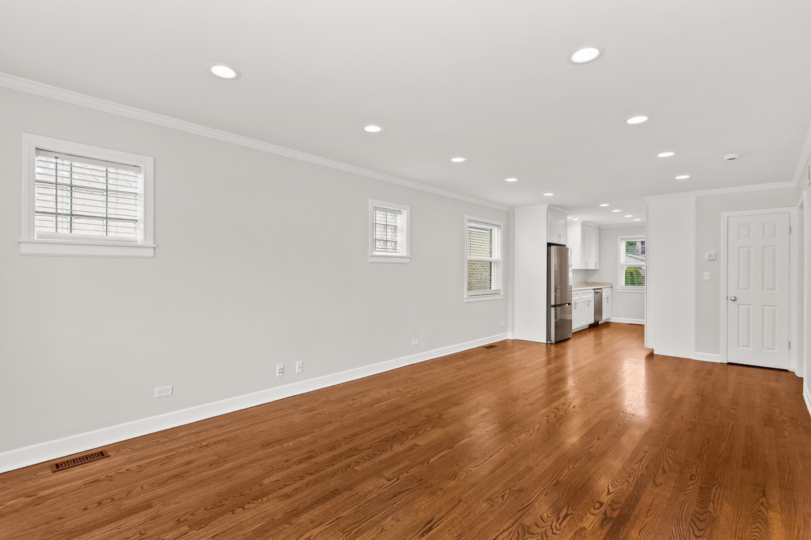 7254 N Osceola Avenue Property Photo 4