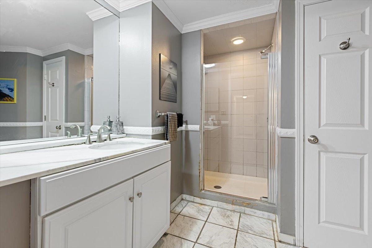 824 W Oakdale Avenue G Property Photo 15