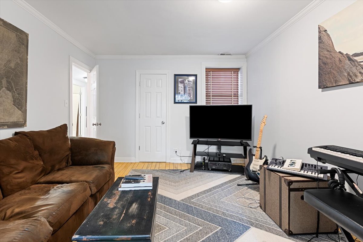 824 W Oakdale Avenue G Property Photo 16