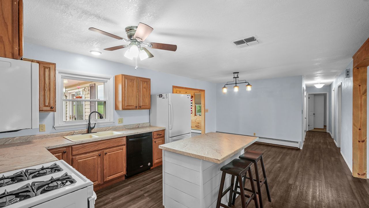 10009 Wolf Road Property Photo 5