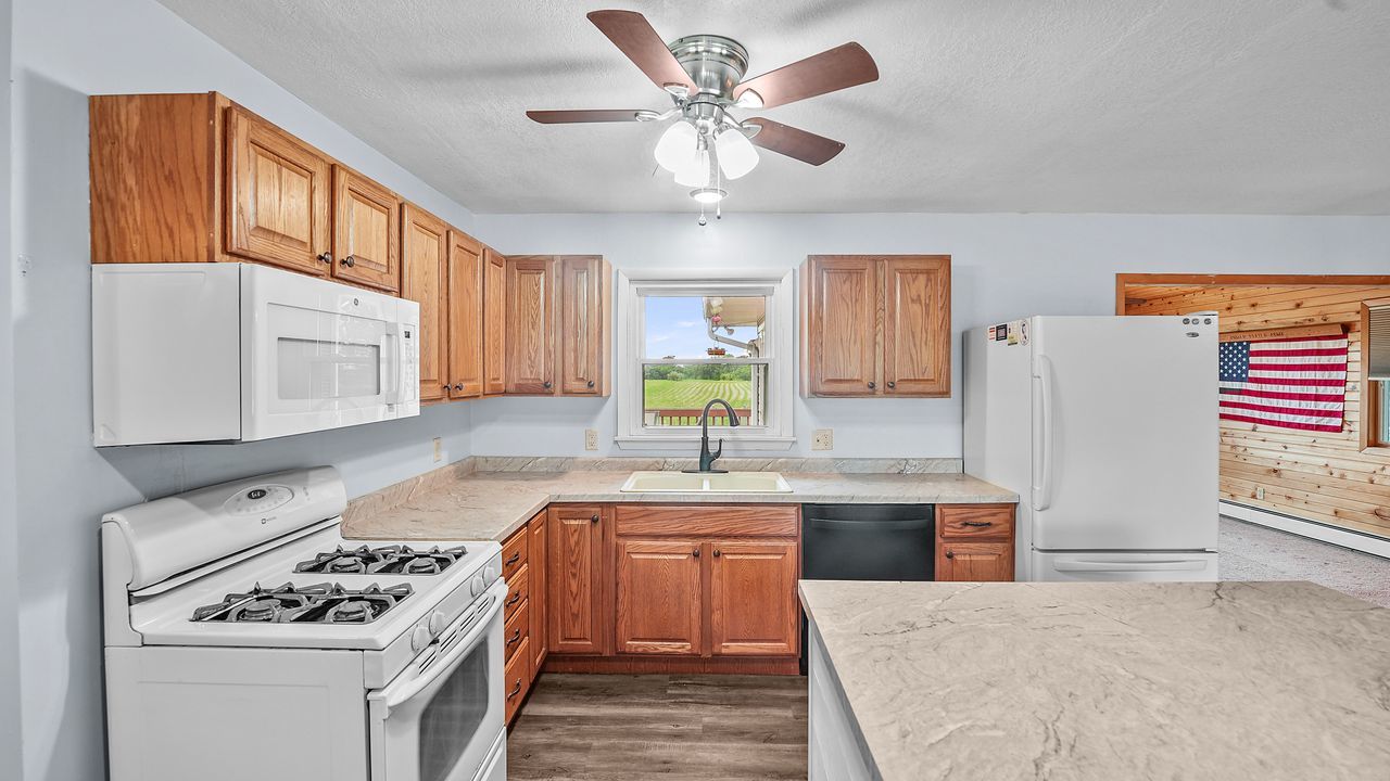 10009 Wolf Road Property Photo 9