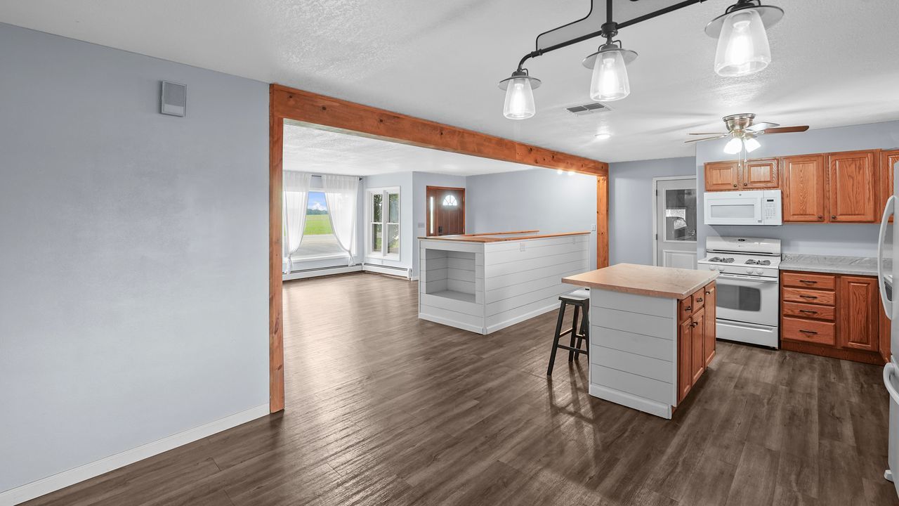 10009 Wolf Road Property Photo 11