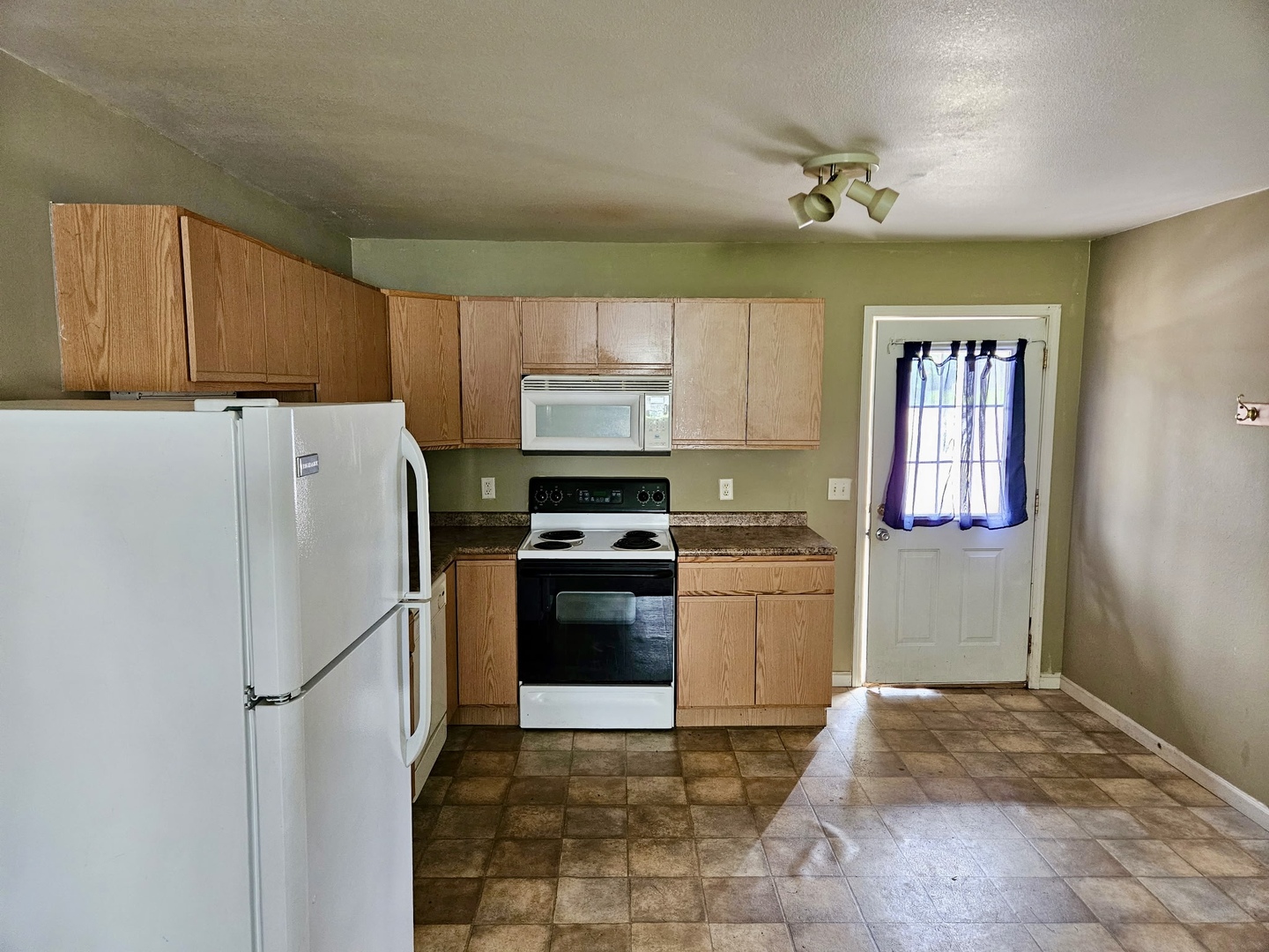 605 Orchard Street Property Photo 3