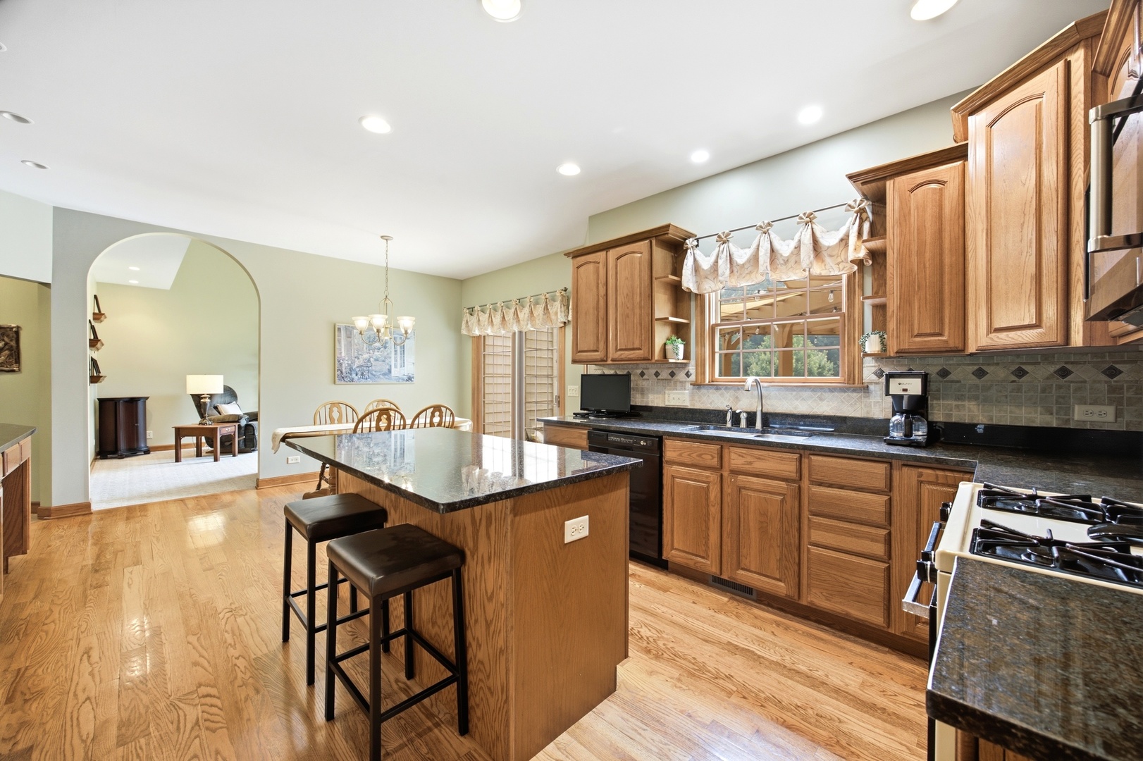 5121 Tall Oaks Drive Property Photo 4