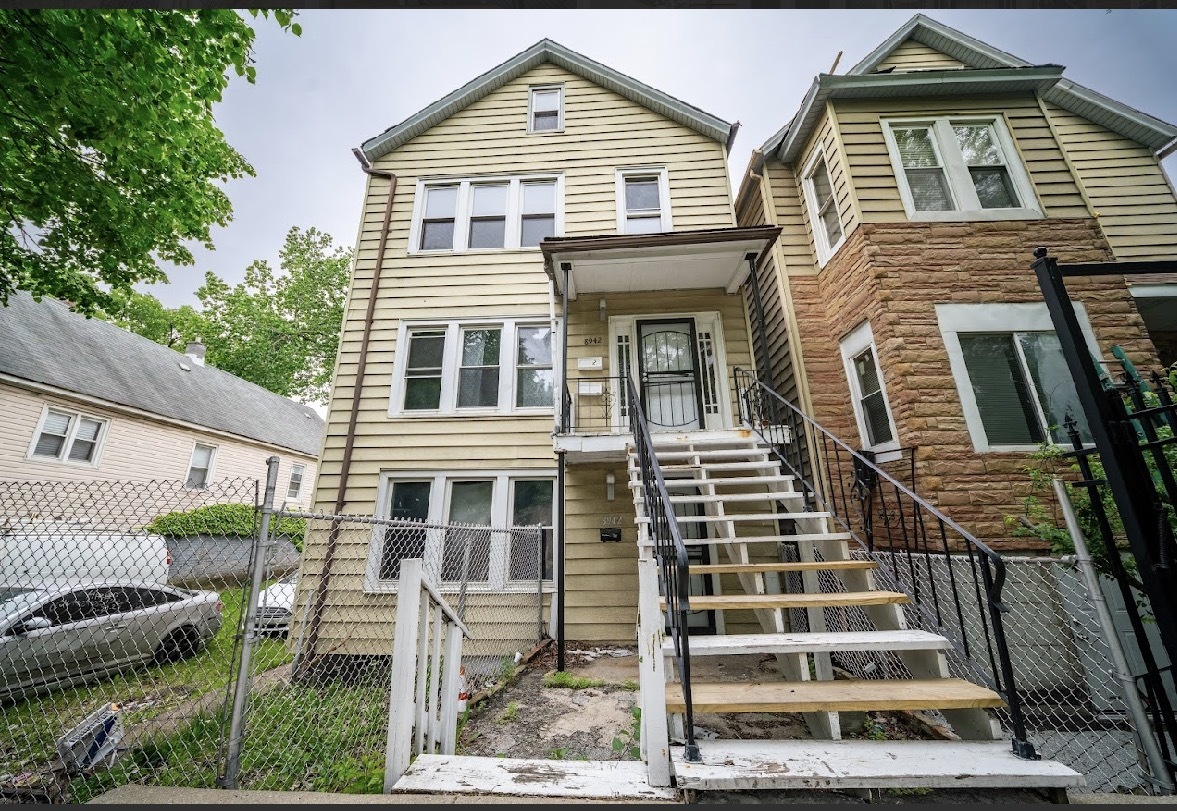 8942 S Baltimore Avenue Property Photo