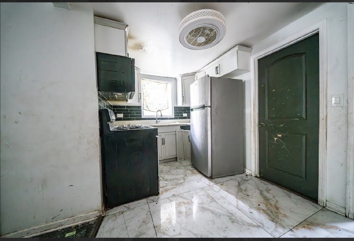 8942 S Baltimore Avenue Property Photo 6