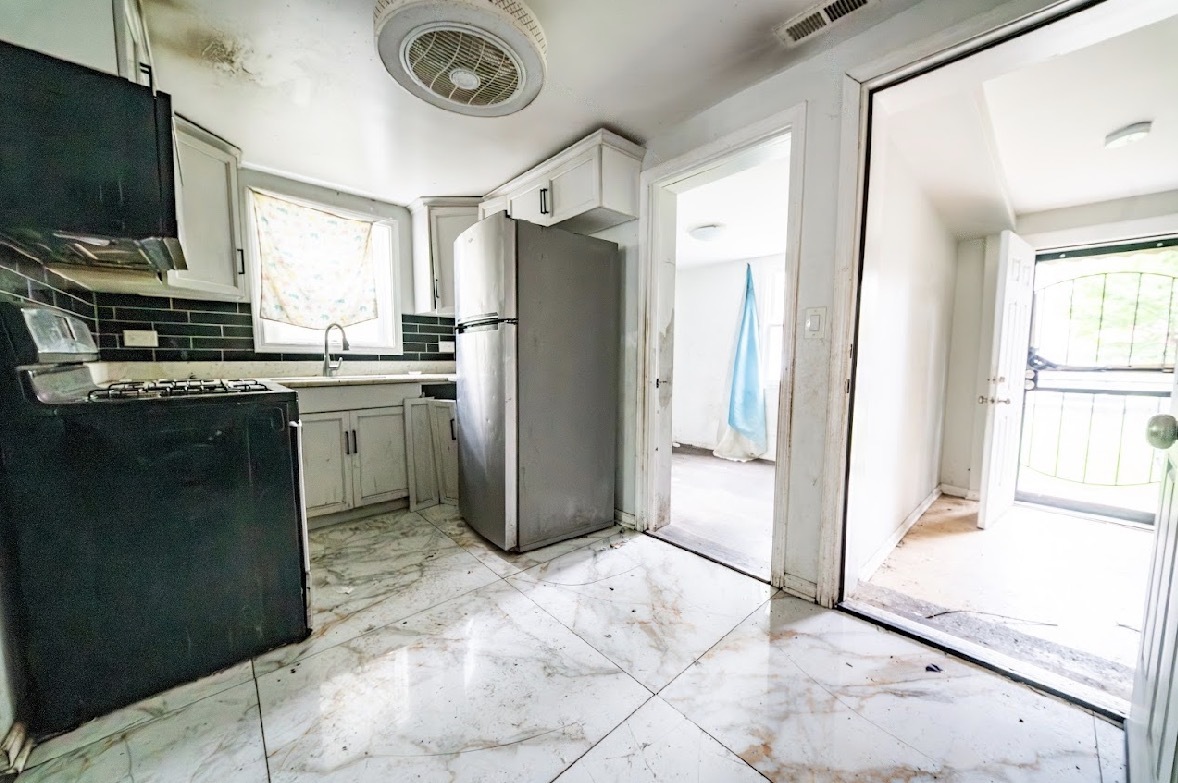 8942 S Baltimore Avenue Property Photo 7