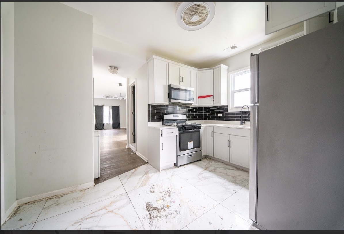 8942 S Baltimore Avenue Property Photo 8