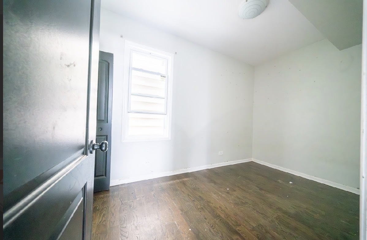 8942 S Baltimore Avenue Property Photo 9