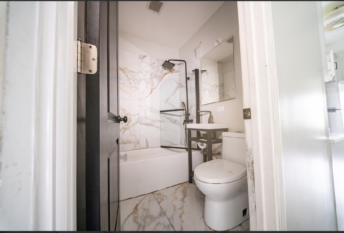 8942 S Baltimore Avenue Property Photo 12