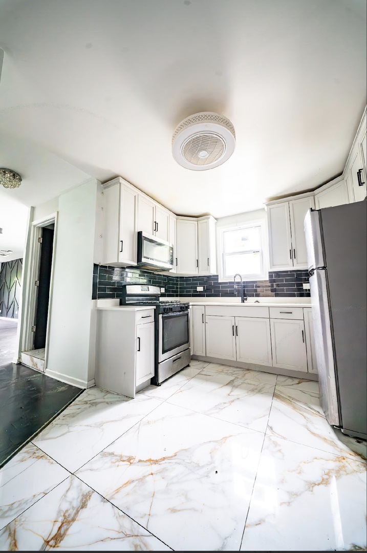 8942 S Baltimore Avenue Property Photo 19
