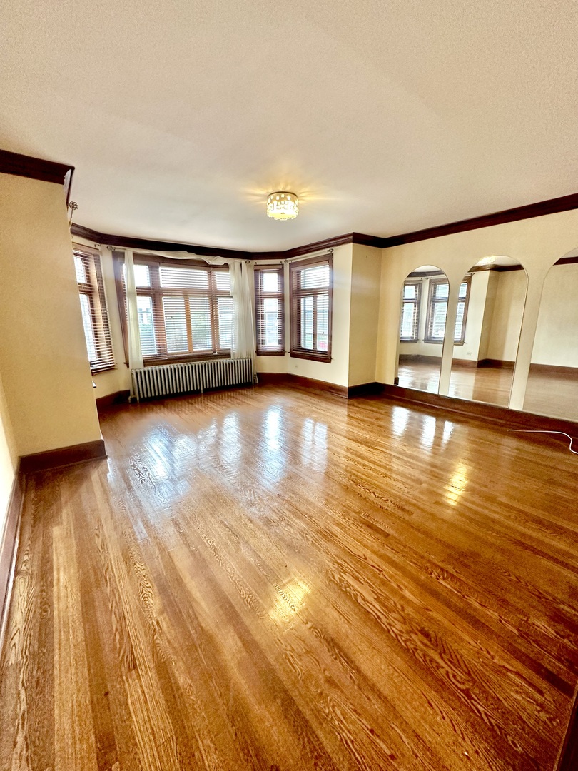 6733 S Maplewood Avenue Property Photo 4
