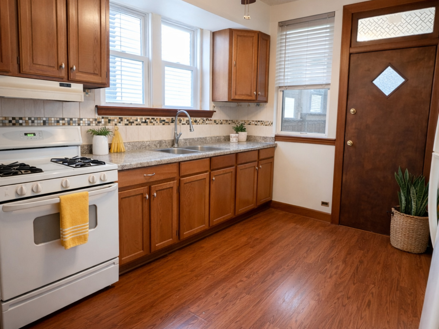 6733 S Maplewood Avenue Property Photo 8