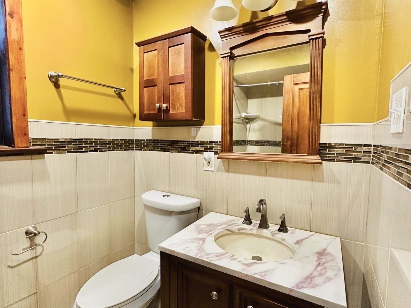 6733 S Maplewood Avenue Property Photo 9