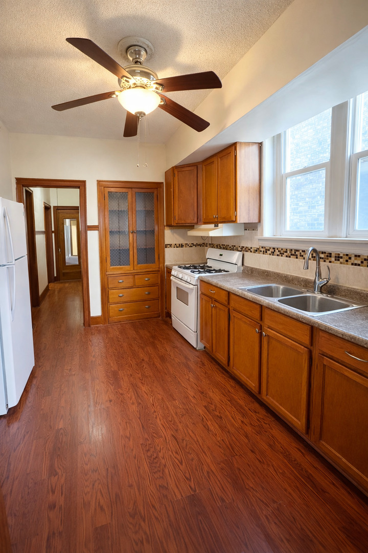 6733 S Maplewood Avenue Property Photo 15