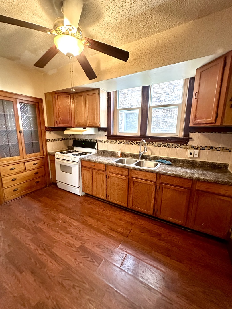 6733 S Maplewood Avenue Property Photo 16