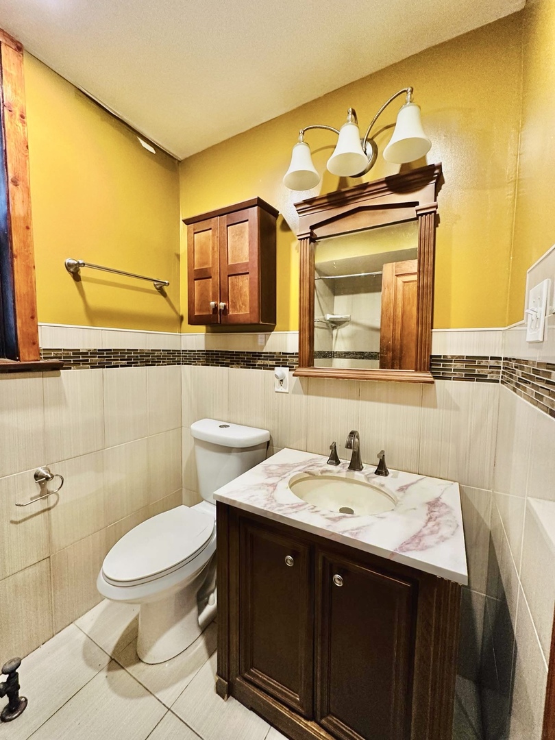 6733 S Maplewood Avenue Property Photo 17