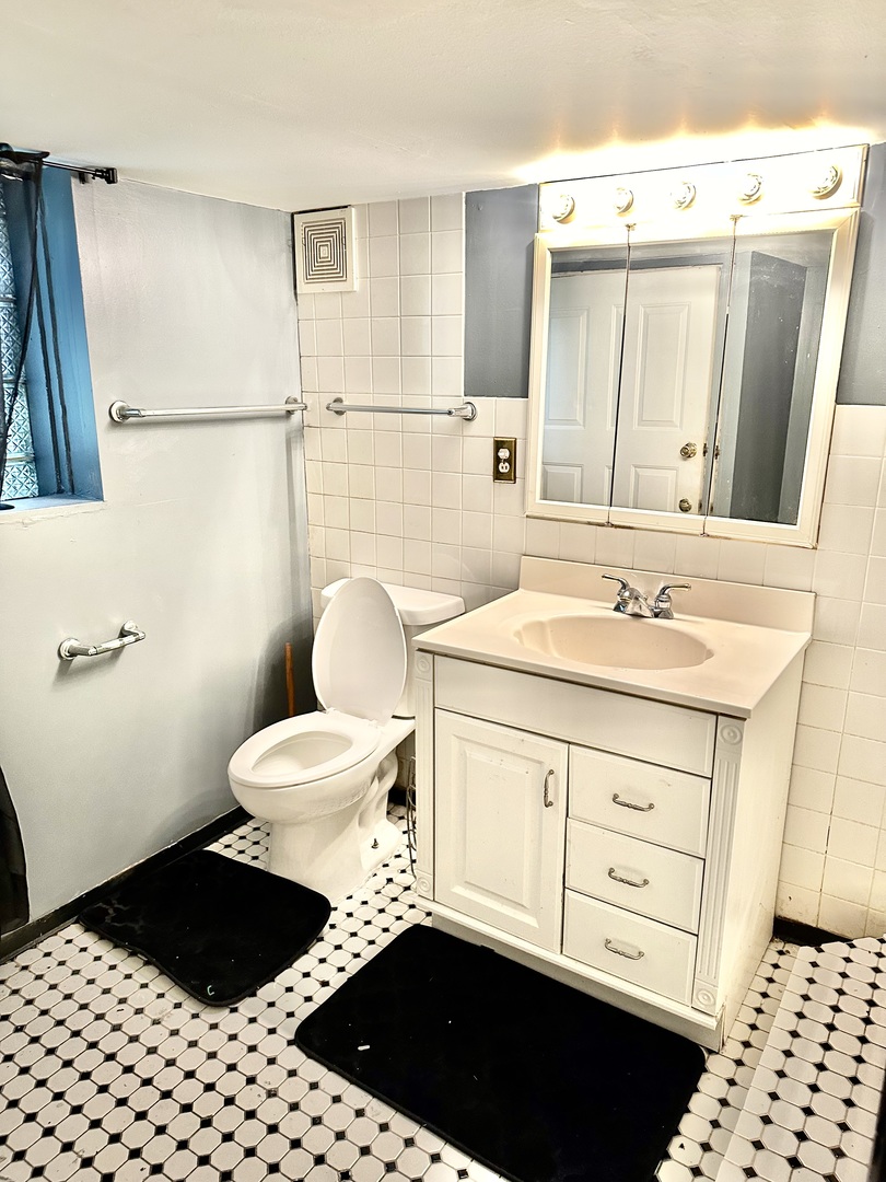 6733 S Maplewood Avenue Property Photo 26