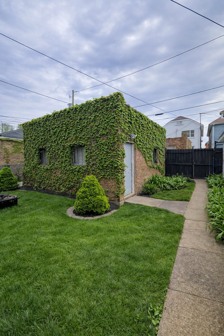 6733 S Maplewood Avenue Property Photo 33