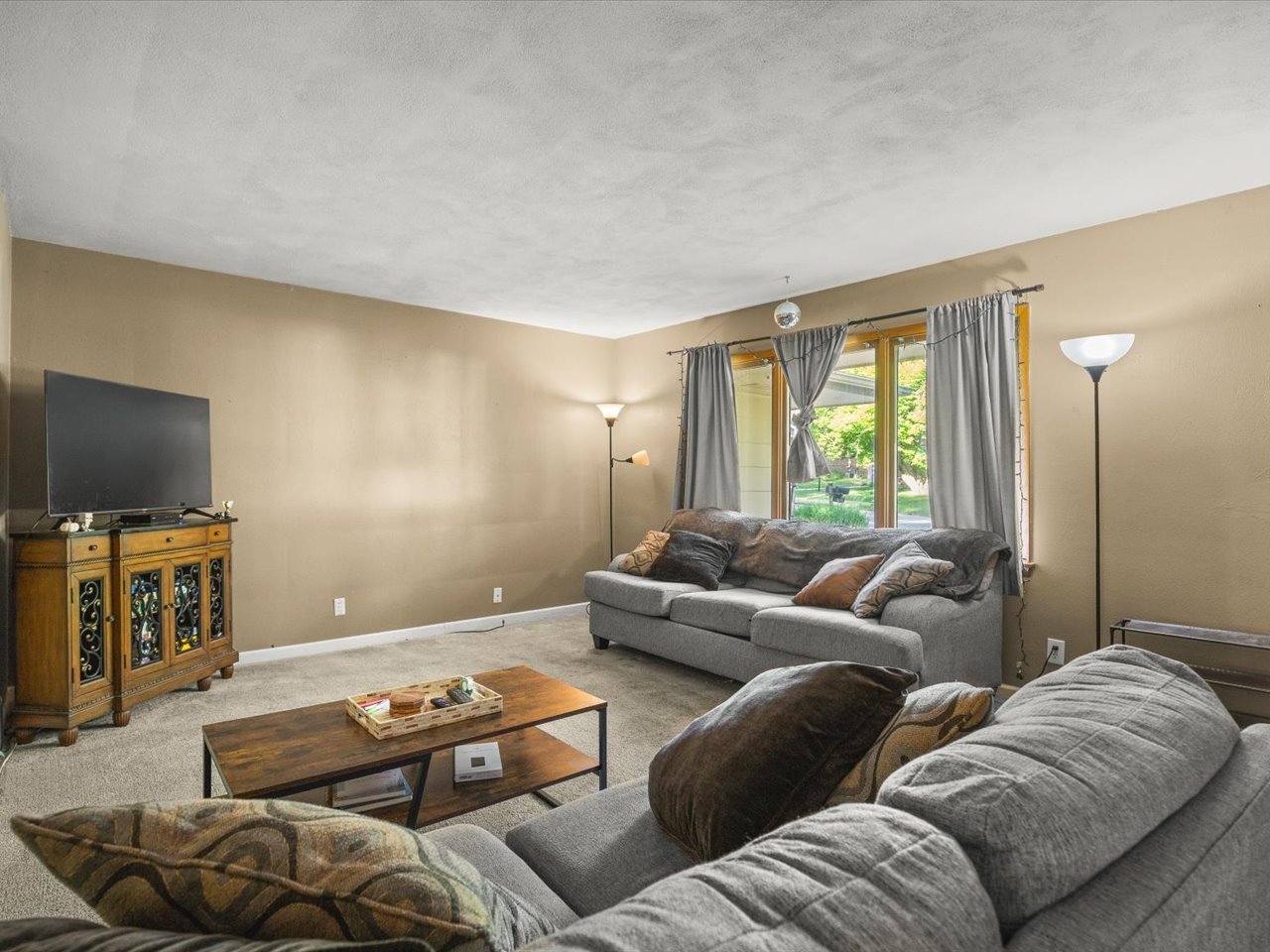 131 Dawn Avenue Property Photo 3