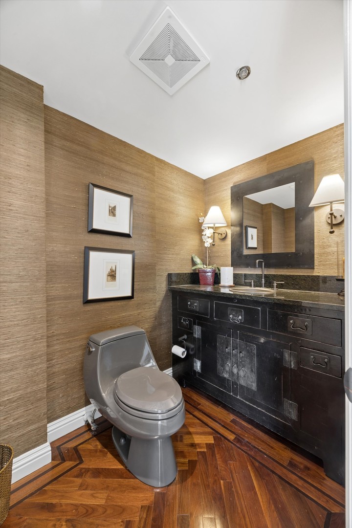 950 N Michigan Avenue 4202 Property Photo 18